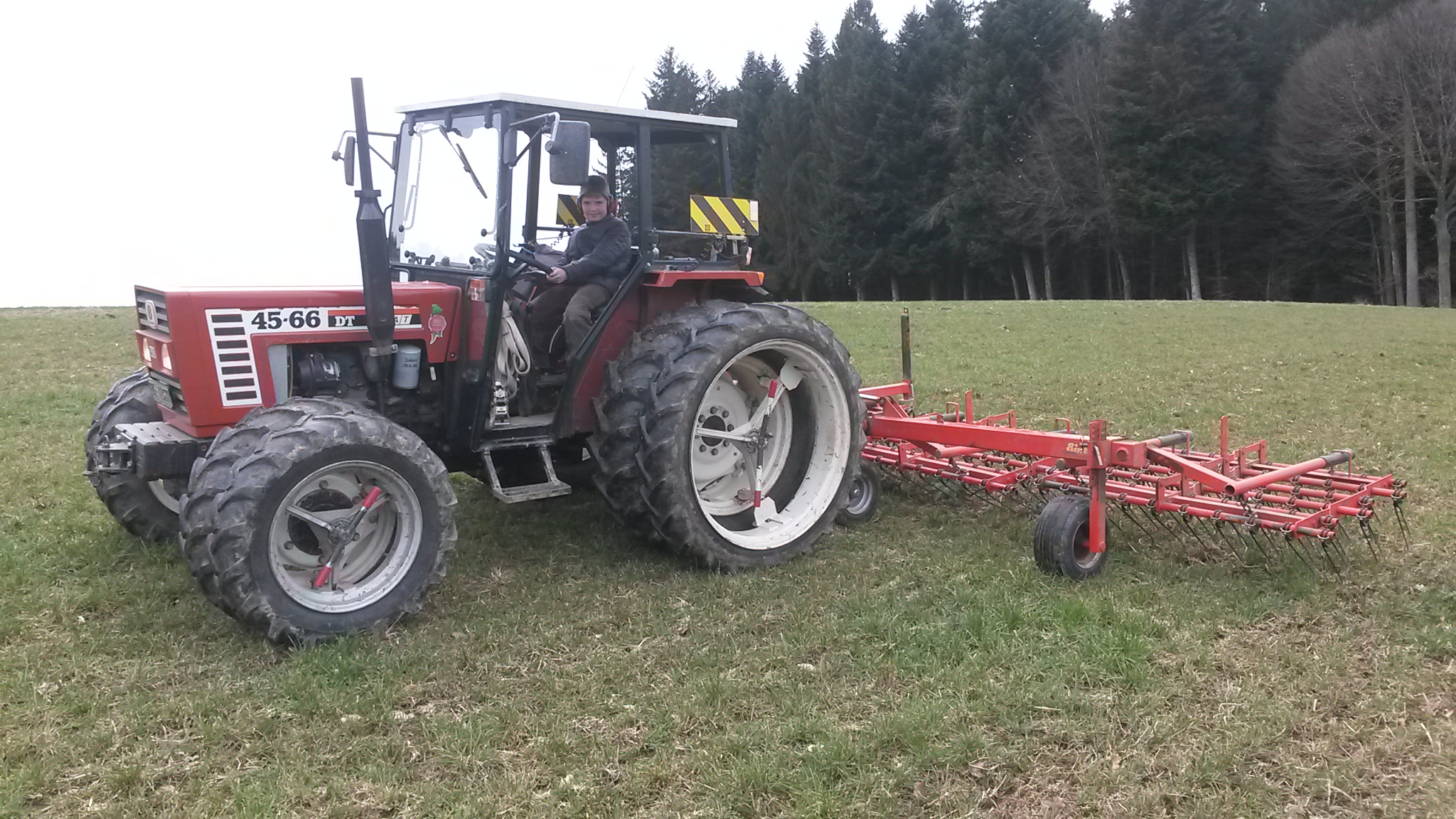 Grasland striegeln – Chäuerhüsli-Blogg